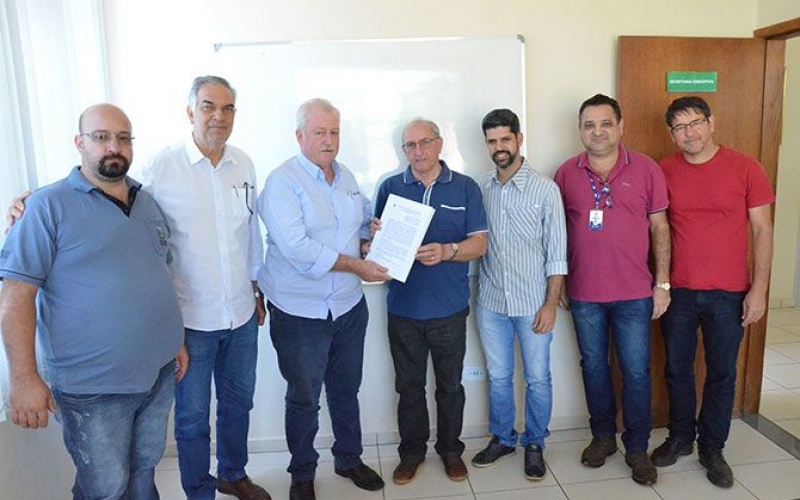 Convênio Seab e Cica garante máquinas para readequação de estradas rurais